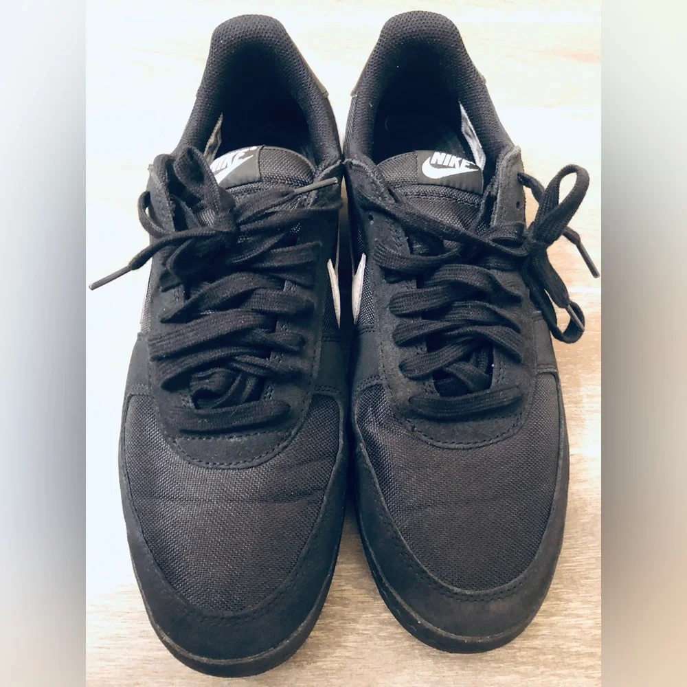 Nike Men’s Black Low-Top Sneakers with White Swoosh Field General 82 Size 12